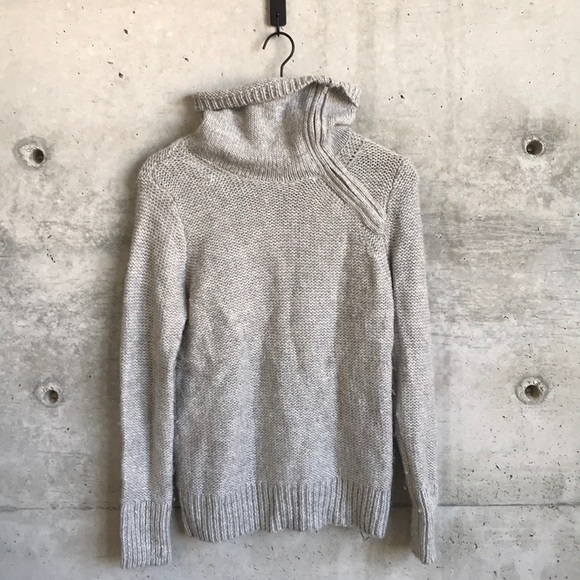 Banana Republic Gray Sweater - Picture 5 of 7